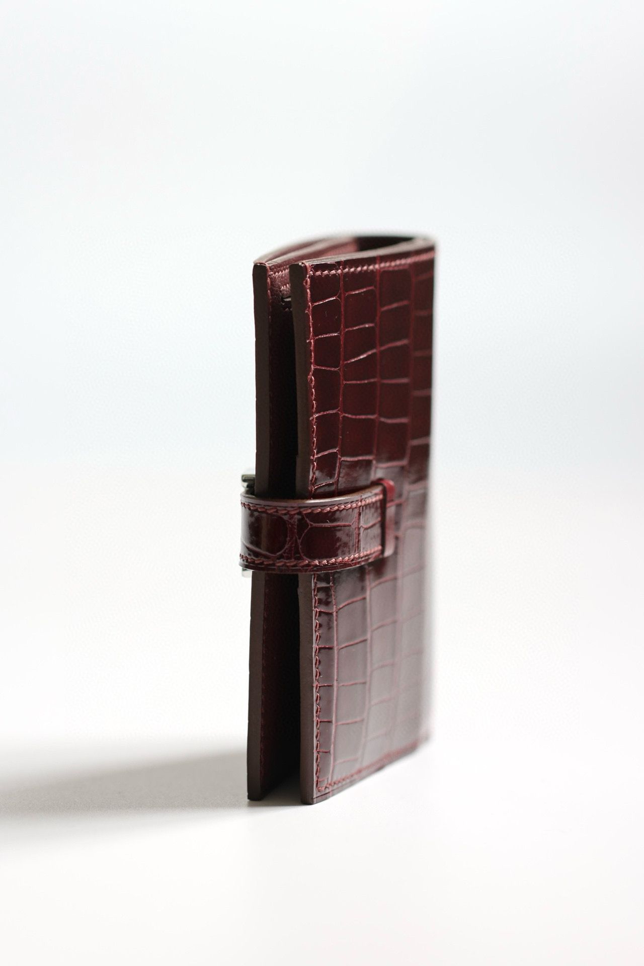 Hermes Bearn Compact Wallet in Bordeaux Shiny Alligator Leather - Image 3