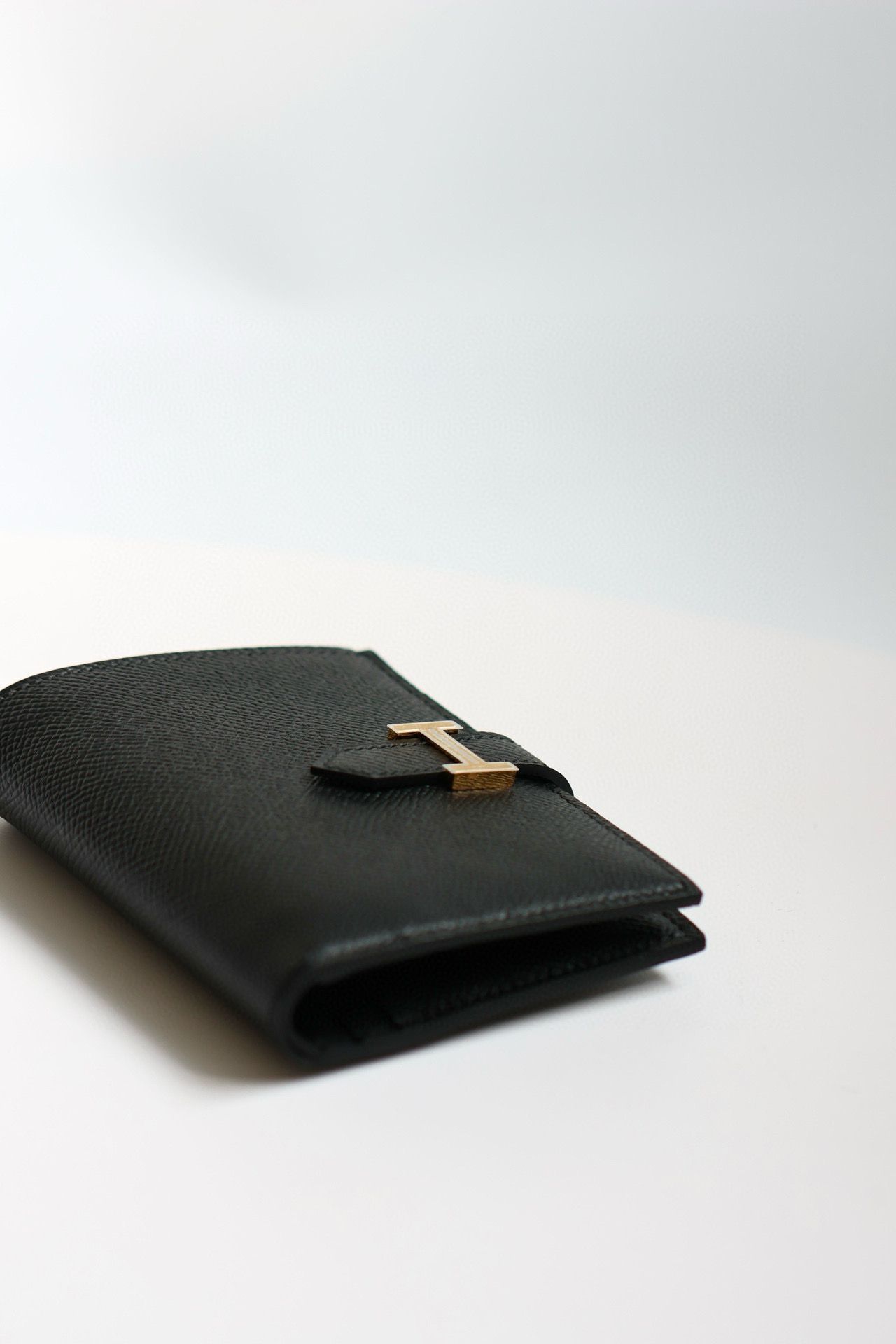 Hermes Bearn Compact Handmade Wallet in Black Epsom Calfskin - Image 8