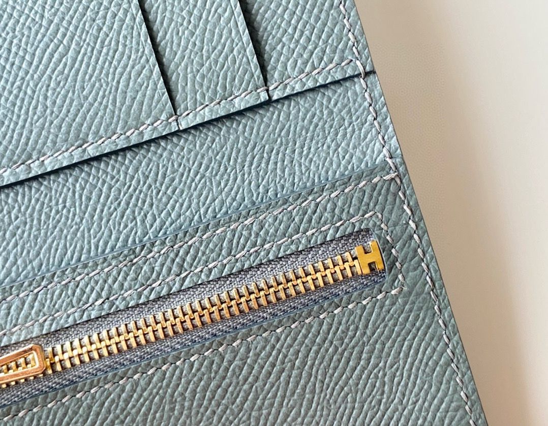 Hermes Bearn Tri-fold Handmade Wallet in Vert Amande Epsom Leather - Image 6