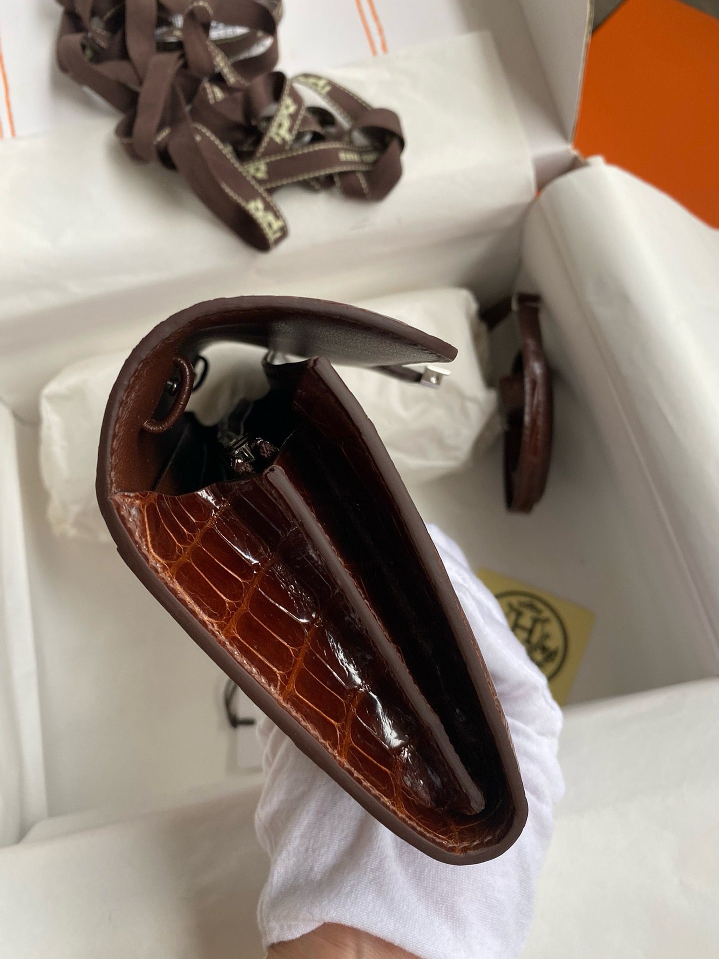 Hermes Constance To Go Wallet in Dark Brown Shiny Alligator Leather - Image 6